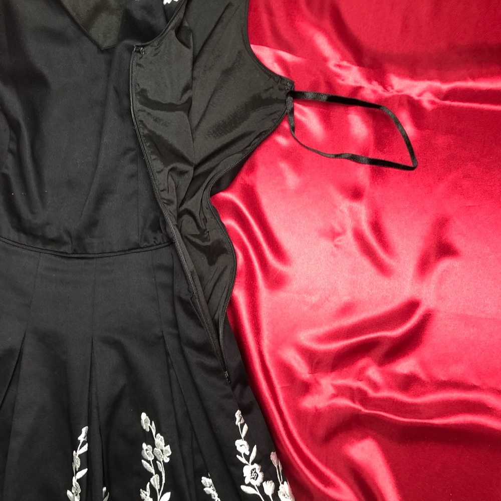 White House Black Market (WHBM) Sleeveless V Neck Embroidered Fit & Flare Dress - Picture 7 of 12